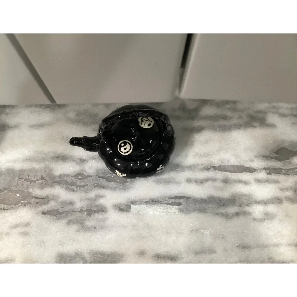 VINTAGE Asian Tea Pot ~ Porcelain Black‎ Chinese